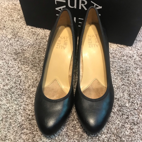 Naturalizer Black Heels Size 7 - Picture 3 of 5
